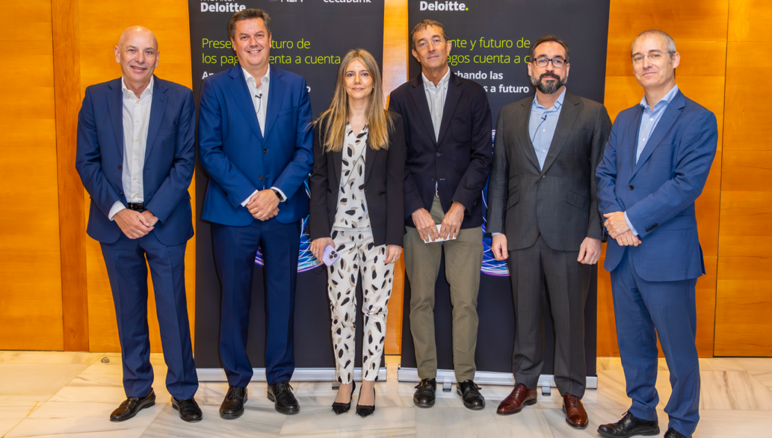 De izquierda a derecha: Fernando Conlledo, secretario general de Cecabank, Juan José Gutiérrez, director corporativo de Servicios Tecnológicos de Cecabank, Carolina Braña, senior manager de Monitor de Deloitte, Arturo González Mac Dowell, presidente de AEFI, Gorka Briones, socio responsable de Monitor Deloitte en España y Julio César Fernández, director de desarrollo de negocio y soporte de operaciones de Cecabank.