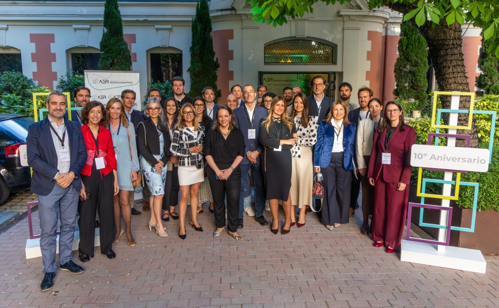 La Junta Directiva junto con los asociados presentes en la pasada asamblea general